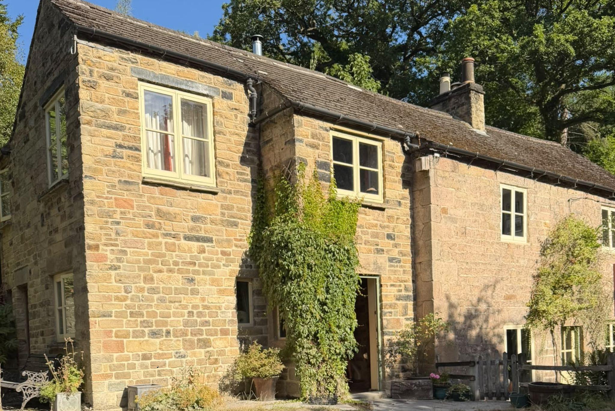 Pre-purchase damp survey Peak District